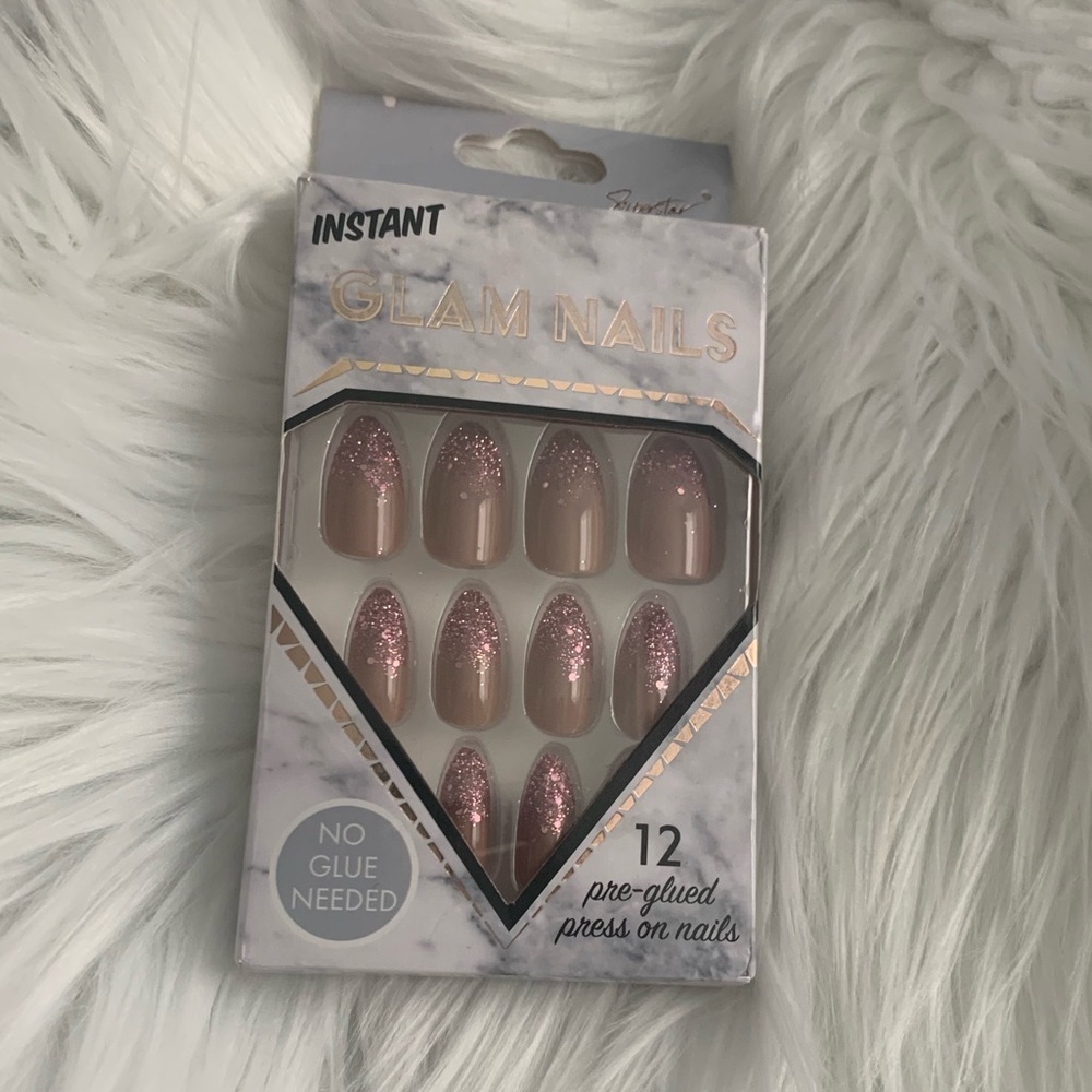 Mocha instant glam nails